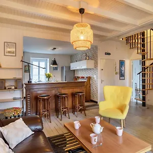 Le Routhouan - Idealement Situe A Appartement